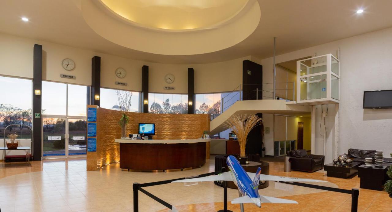 Hotel Aeropuerto Morelia Alvaro Obregon Екстериор снимка