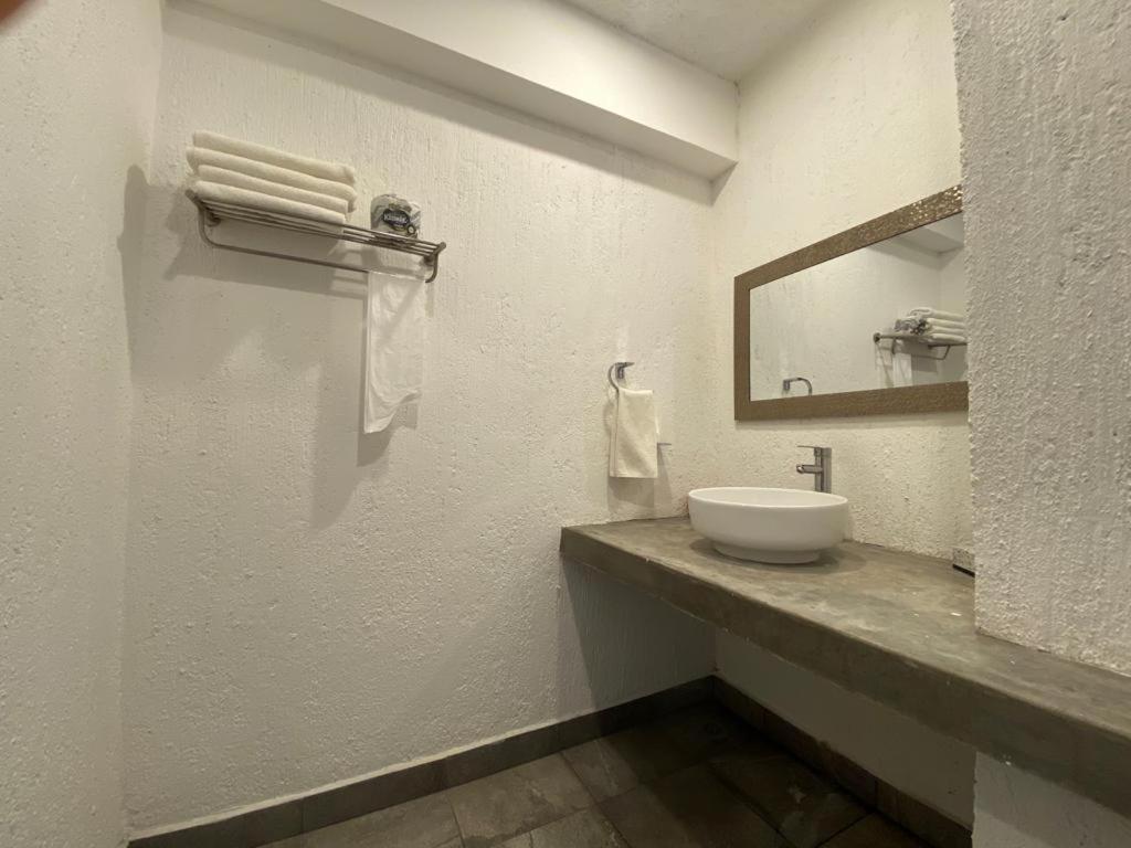 Hotel Aeropuerto Morelia Alvaro Obregon Екстериор снимка